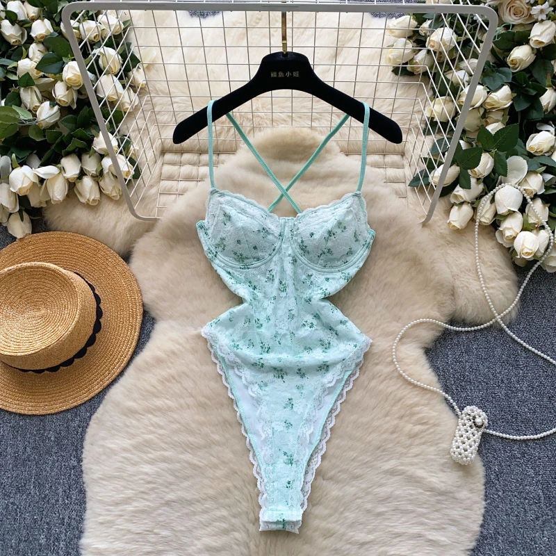 

Новый летний женский комбинезон в стиле Ins: облегающий, с кружевом, подчеркивающий талию, для создания образа дерзкой и соблазнительной девушки.