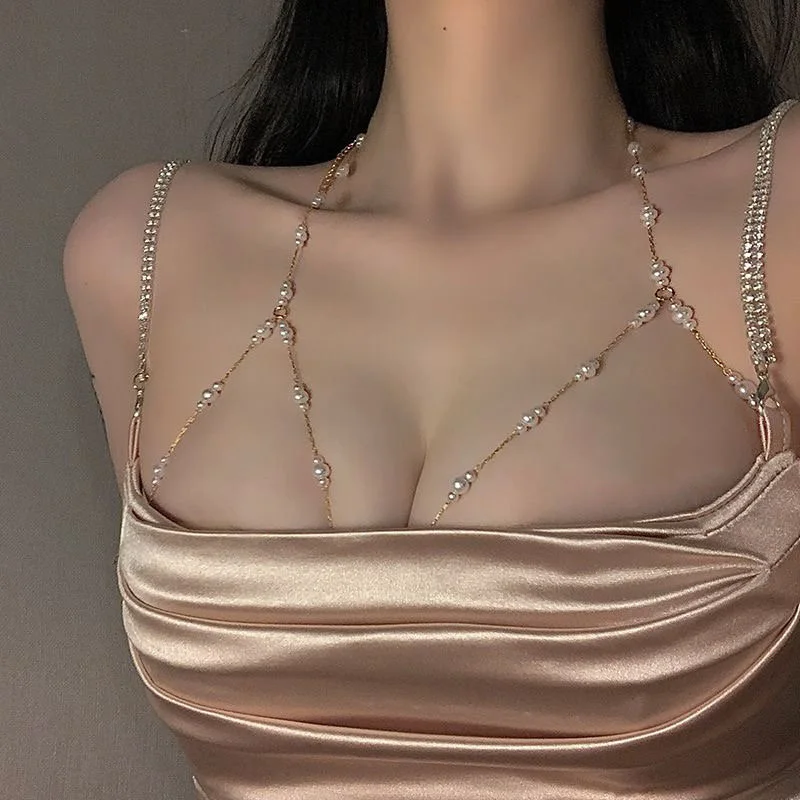 1 women's Bohemian sexy vintage imitation pearl chest chain, suitable for nightclubs parties banquets and dresses body chain