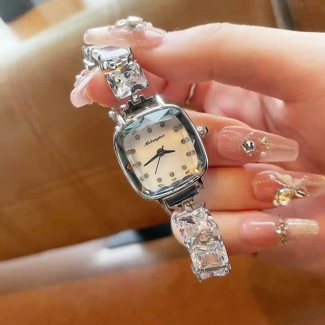 

Новые женские часы 2026 года с квадратным циферблатом, элегантные часы с кристаллами для женщин, наручные часы с циферблатом «Фритиллярия», маленькие женские часы