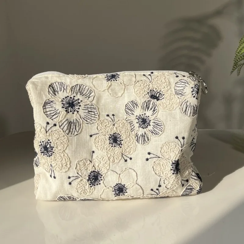 Vintage Embroidered Fabric Makeup Bag Travel Cosmetic Organizer Storage Bag Portable Women's Large Capacity Toiletry Bag
