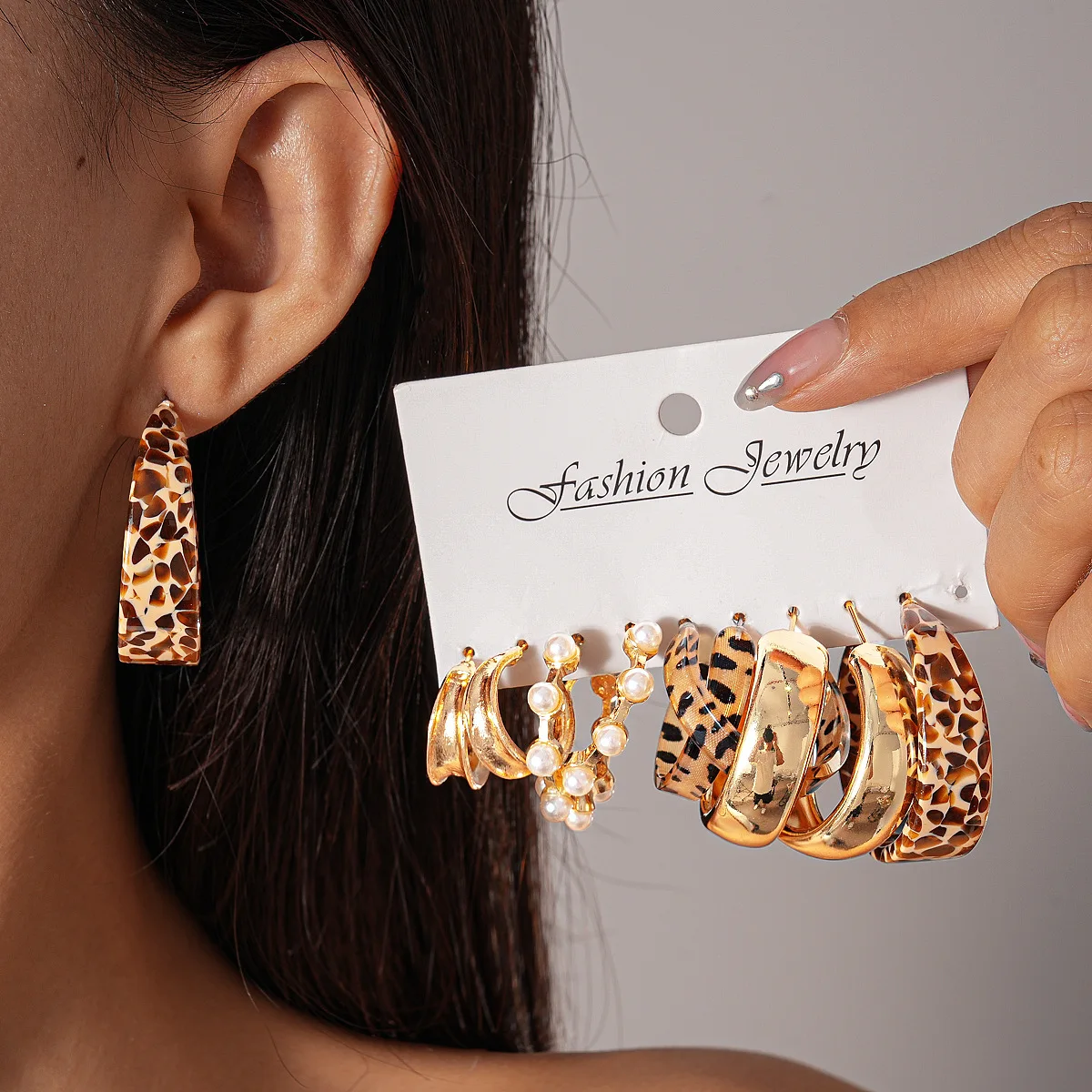

10 Pcs Retro Leopard Print Acrylic Hoop Earrings for Women Girls Punk Imitation Pearl Metal Ear Buckles Daily Jewelry Sets Gifts