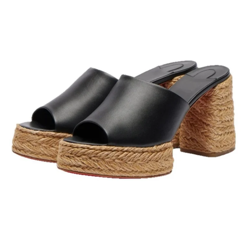 

Новинка 2025, женские сандалии с тканым дизайном из травы, круглый носок, высокие каблуки, женские шлепанцы с открытым носком, уличные пляжные платья, женские тапочки