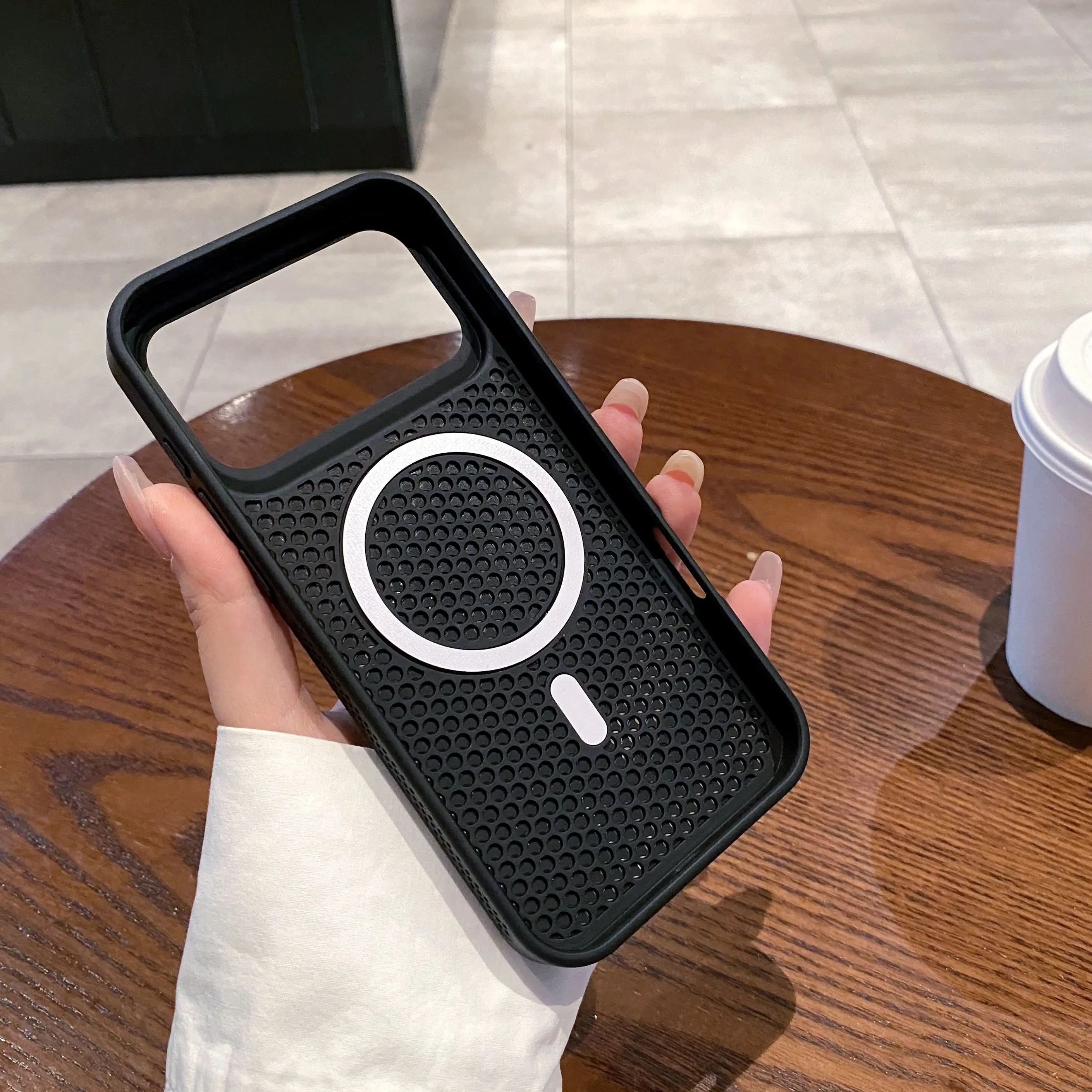 Охлаждающий теплоотводящий чехол для Magsafe для iPhone 17, 16, 15, 14, 13, 12, 11 Pro Max Plus, дышащий магнитный жесткий чехол для телефона