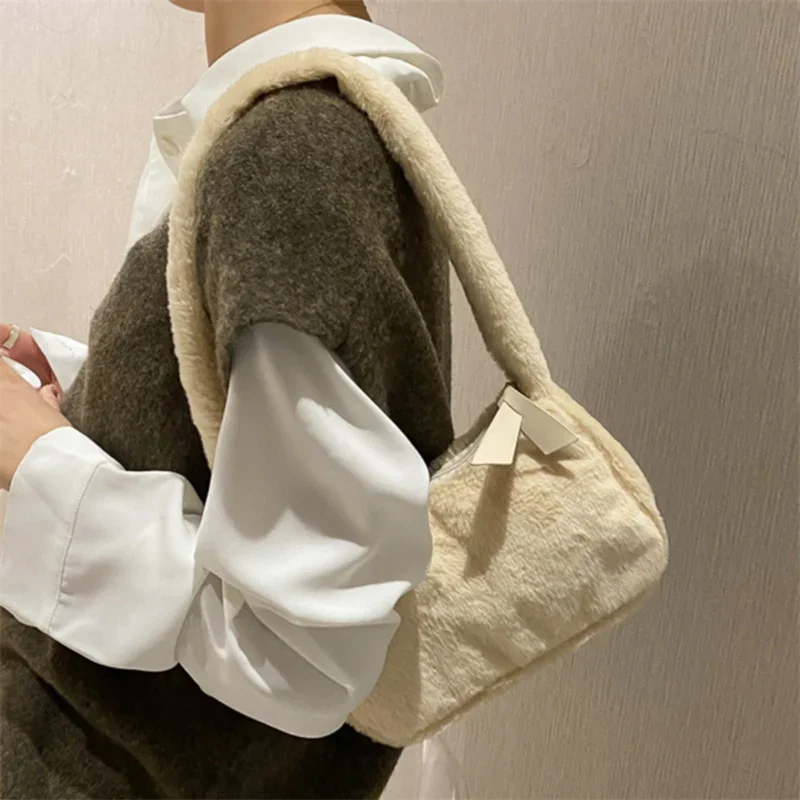 Plush Shoulder Bags for Femme Luxury Designer Soft Winter Ladies Clutch Purse Handbag Cute Fashion Female Party Underarm Bag New