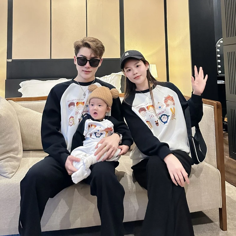 

2024 Parent-child Matching Sweatshirts for The Whole Family Mom Dad Daughter Son Clothes Infant Baby Romper Korean Children