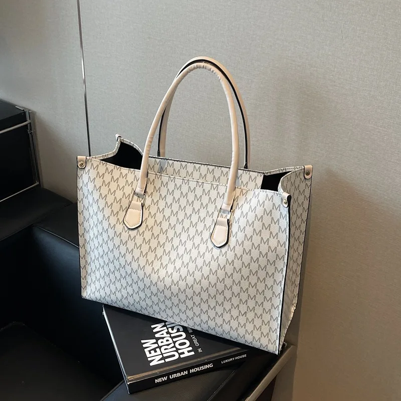 

Letter Printed Tote Bags, Large Capacity, Fashionable and Versatile, Simple Commuting, Women's Single Shoulder Handbag