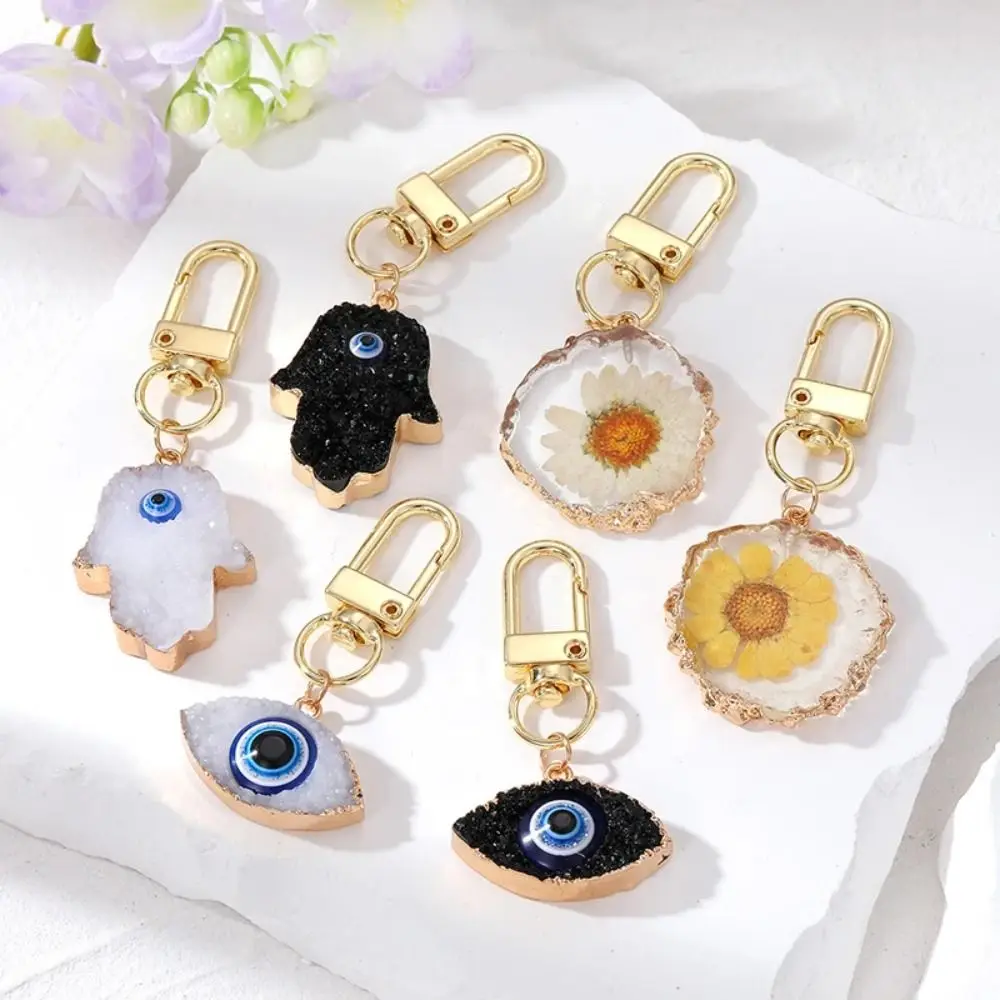 Daisy Dried Flower Evil Eye Keychain Evil Eye Fatima Hand Daisy Dried Flower Keychain Jewelry Gifts Retro Fatima Hand Pendant