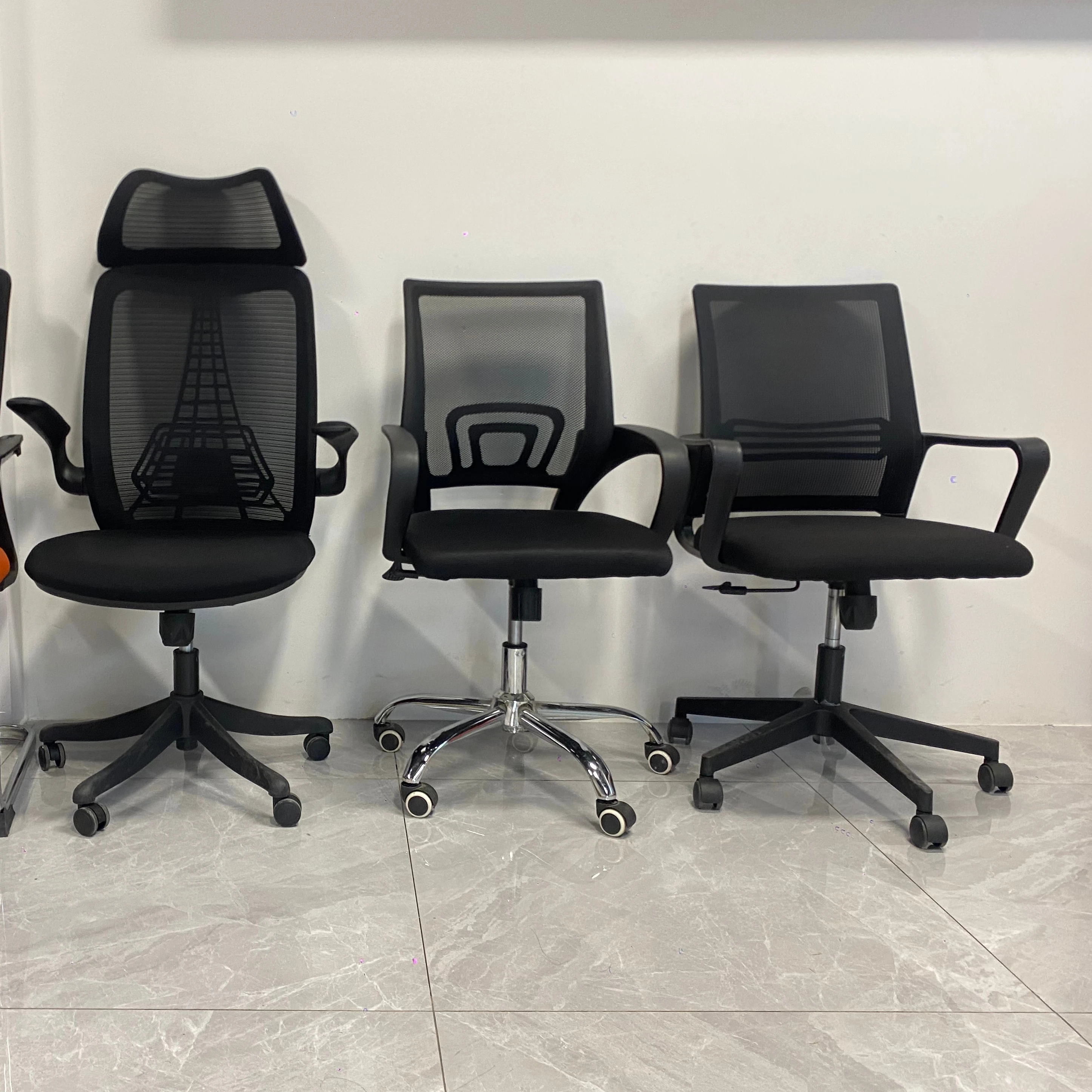 

# Офисное кресло оптом по выгодной цене: складное, с металлическим каркасом, регулируемым углом наклона