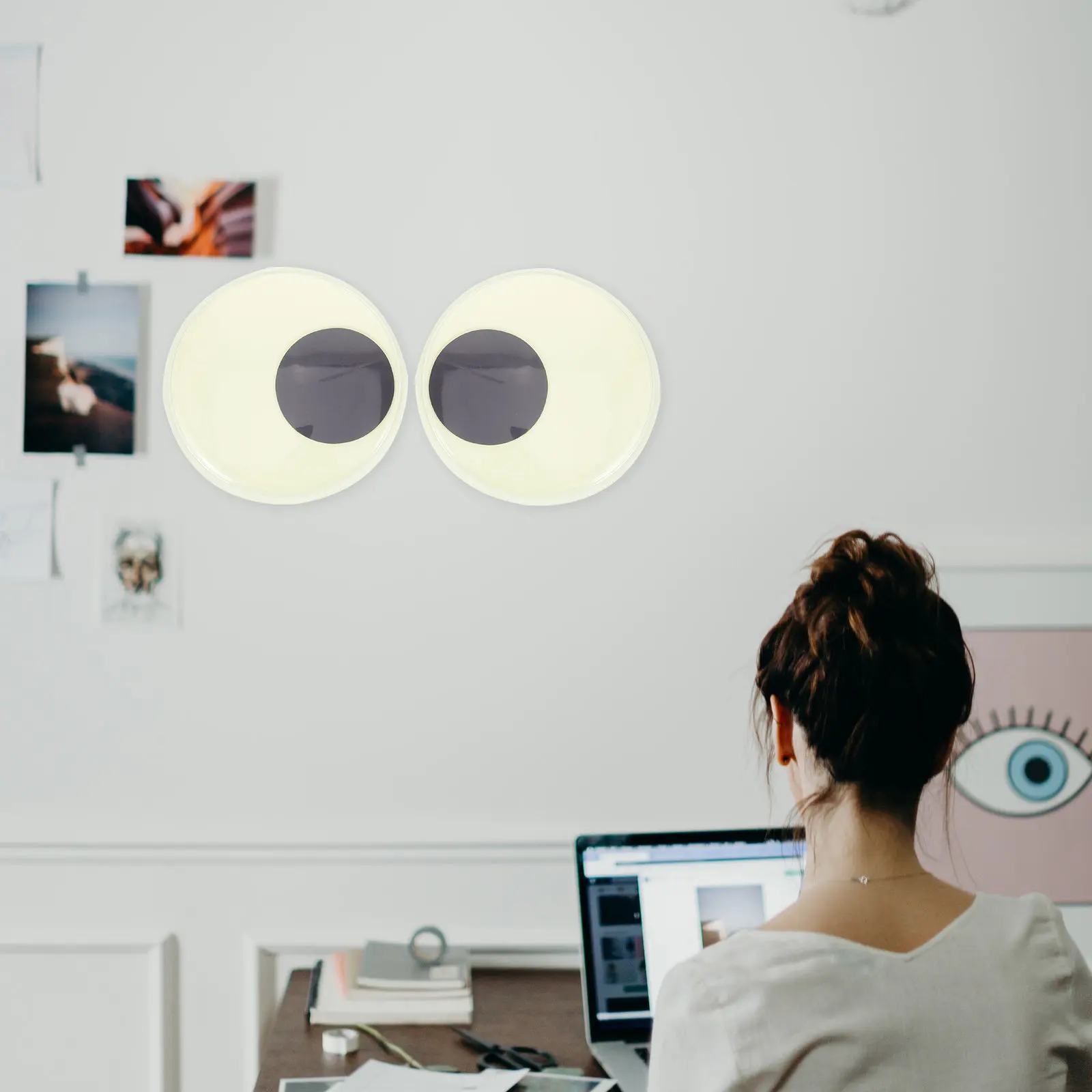 

2Pcs Luminous Fake Eyeballs Plastic Craft DIY Eyes Supplies for Handmade Simulation Realistic Eye Balls Decor Luminous Fake Eye