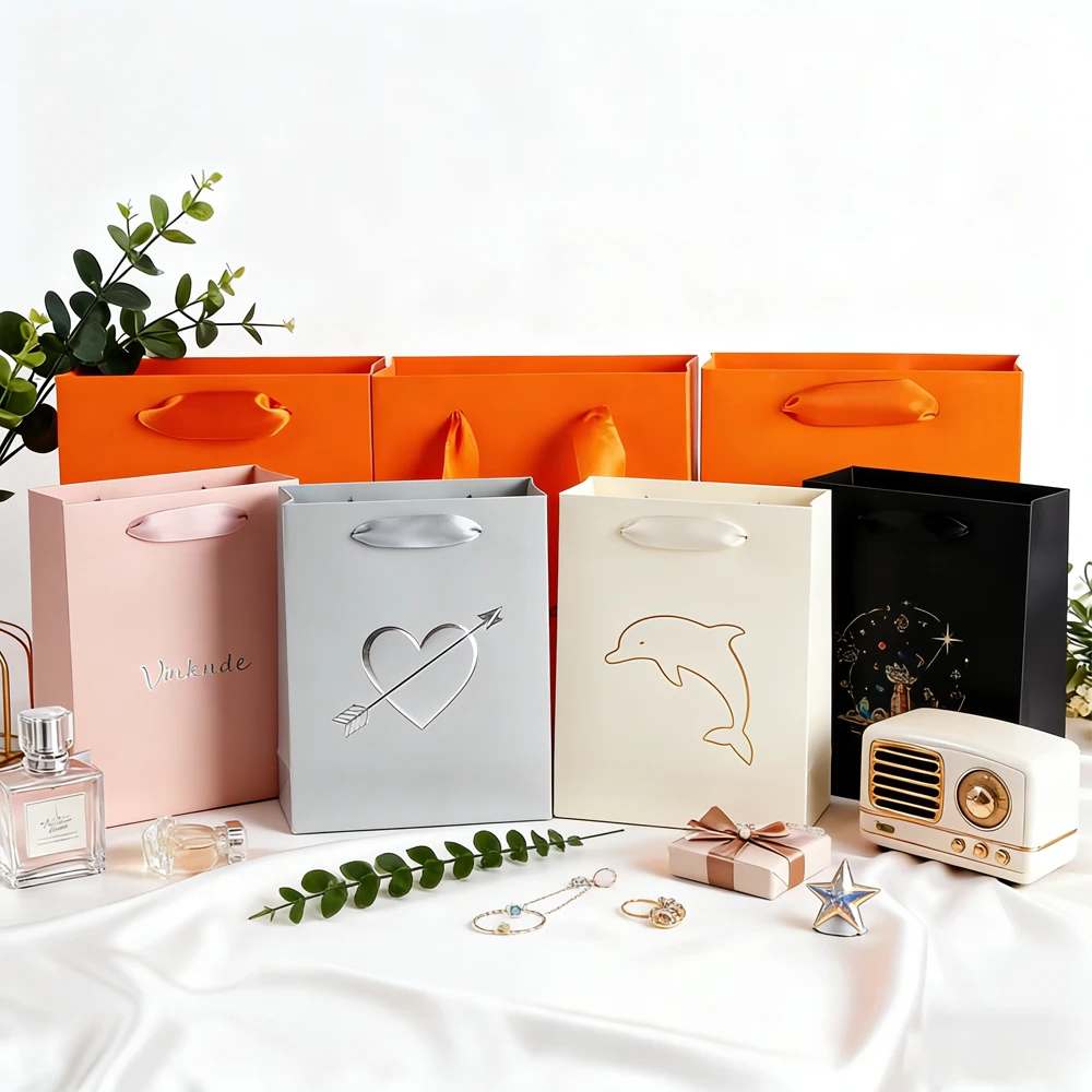 

15x6x20cm Paper Gift Bag with Ribbon Handle Luxury Gold Foil Logo Shopping Bag Premium Retail Packaging for Jewelry Gift Wedding