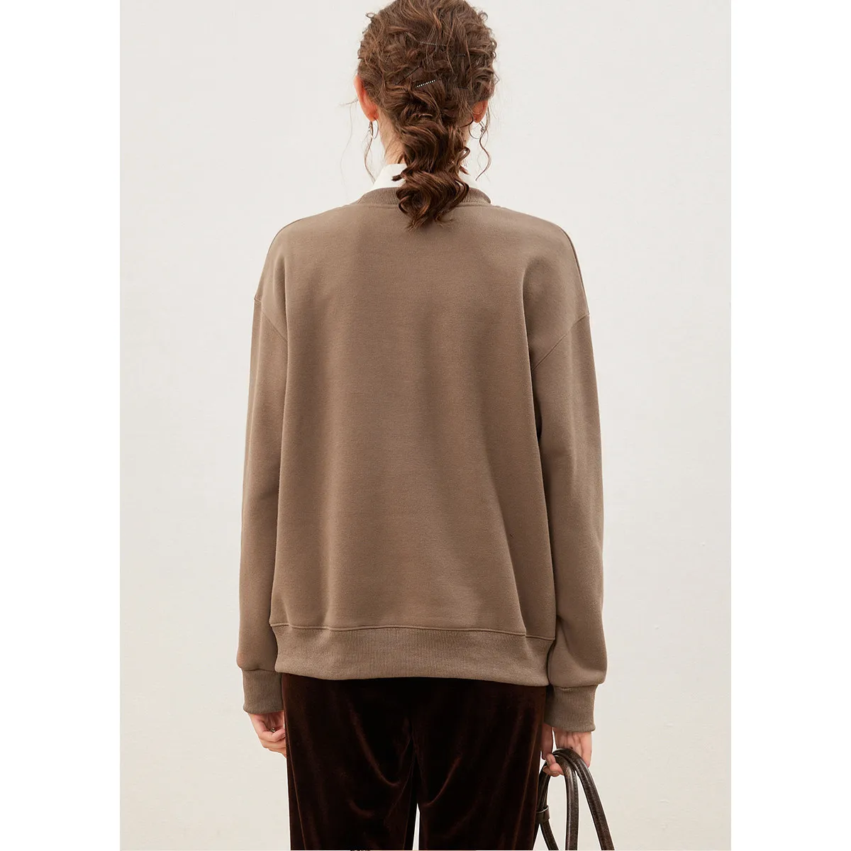  LOUIS YAO Cartoon Letter Printed Age Reducing Women's Sweatshirts 2025 Winter Round Neck Long Sleeve Micro Elastic Women Tops