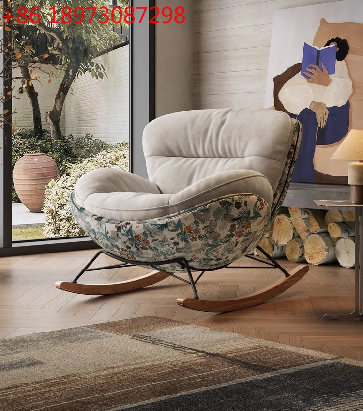 كرسي هزاز إيطالي فاخر خفيف لغرفة المعيشة مصنوع من القماش كرسي أريكة كسول كرسي ترفيهي فردي من الخشب الصلب