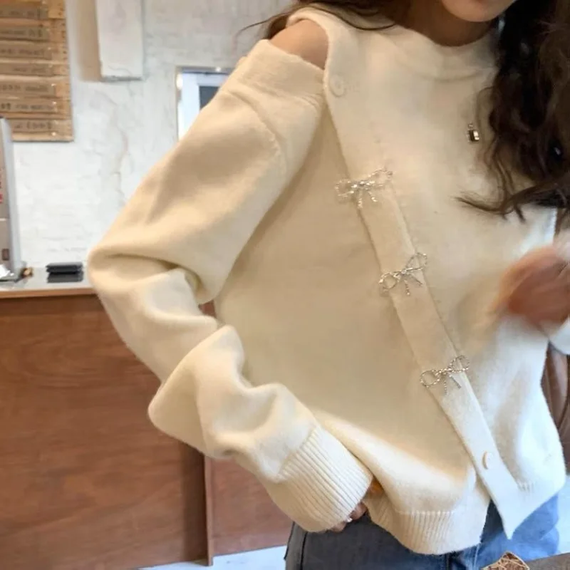 جديد الأحمر الخريف والشتاء جولة الرقبة خارج الكتف سترة للنساء الكورية نمط فضفاض الحلو القوس دبوس زر سترة