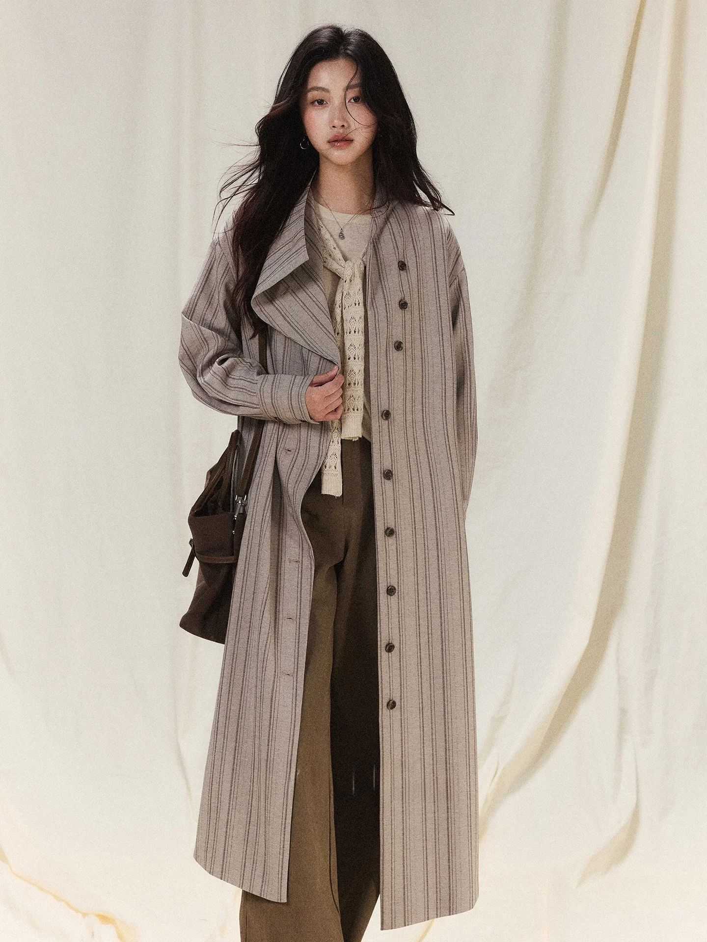 

Длинное женское пальто-тренч свободного кроя из денима в полоску, осенняя верхняя одежда, модное повседневное, на одной пуговице