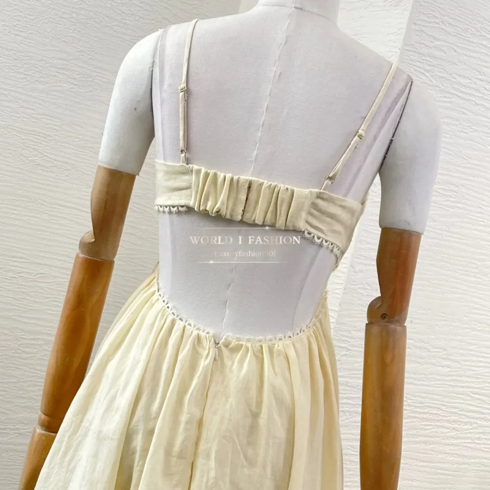 Vestido midi sin espalda con corte bordado sin mangas beige 2025 Ramio