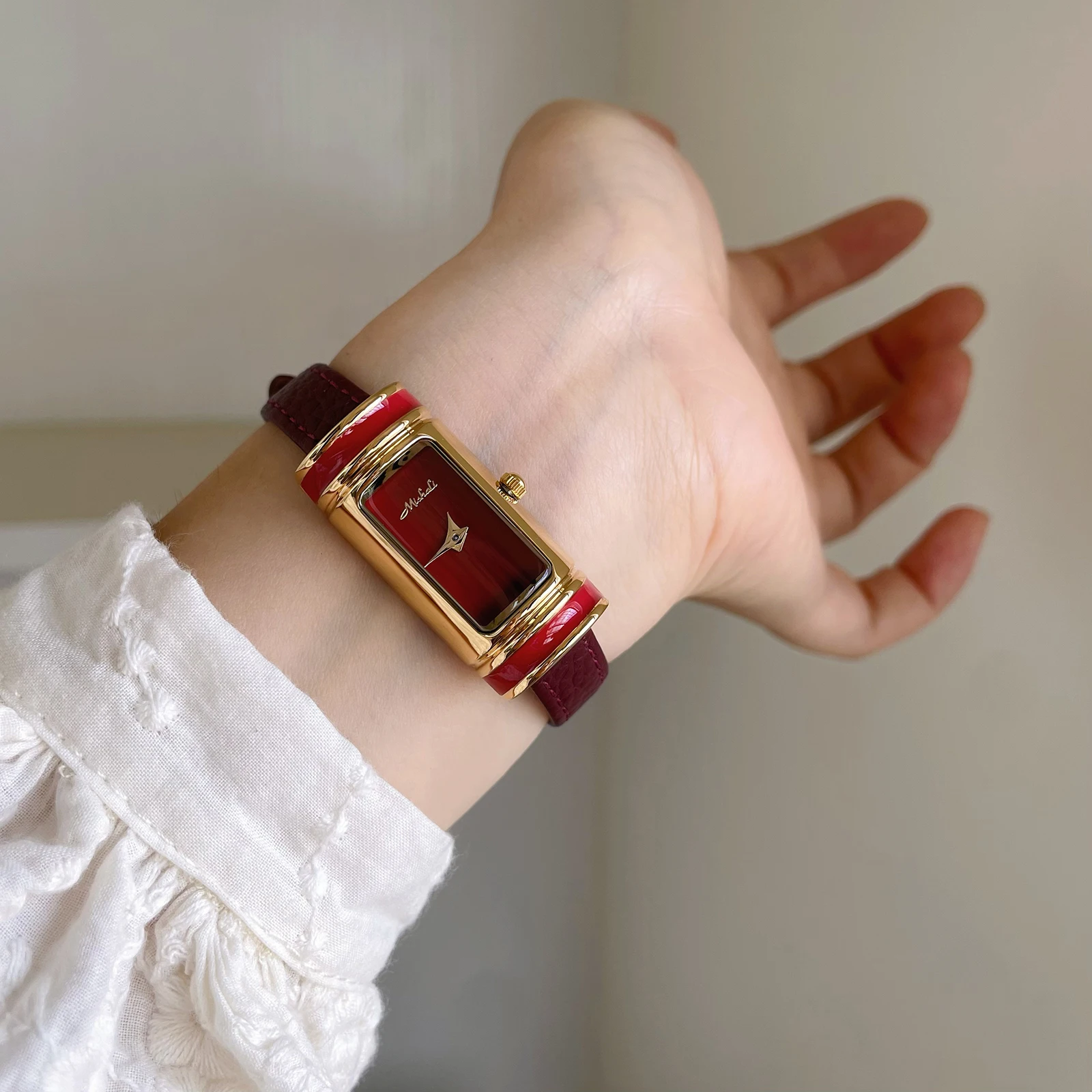 2026 New Luxury Watch Small Gold Bar Styling Designer High-end Fashion Rectangular Watch Leather Quartz Watch Female Gift - Image 2