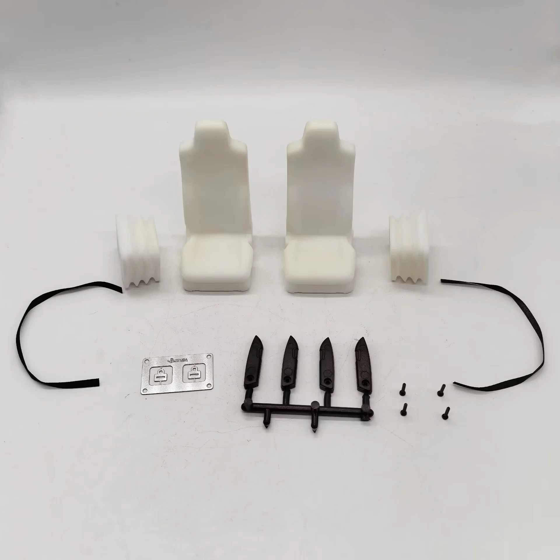 

2 шт. белых имитационных пластиковых сидений для грузовиков Tamiya 1/14, самосвалов, а также для моделей Scania, Volvo, Benz, MAN, LESU. Детали для самостоятельной сборки.