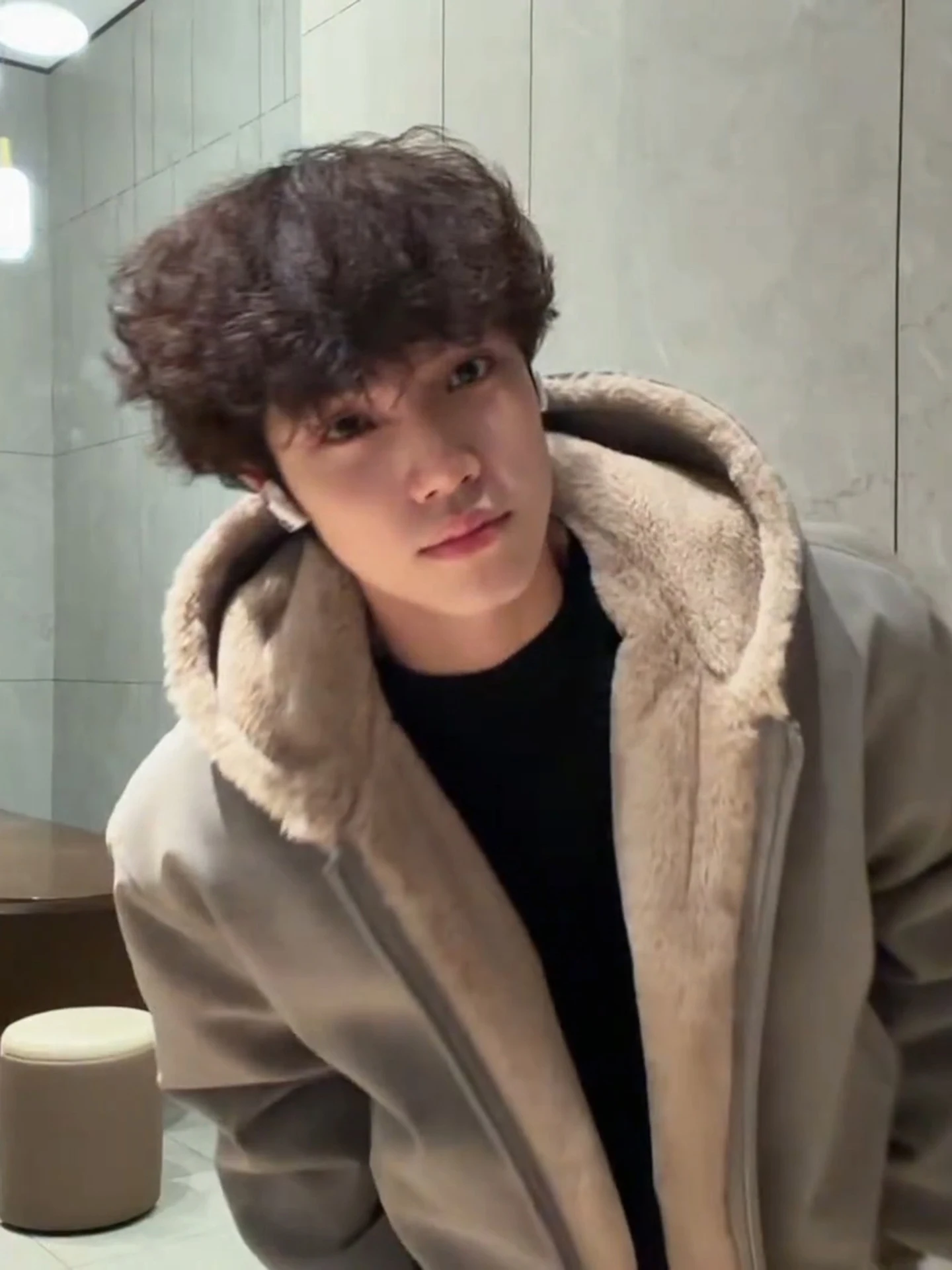 

Мужская утепленная куртка-жилет из искусственной кожи с капюшоном и подкладкой из флиса для осени и зимы, утолщенная, из овечьей кожи, короткое пальто