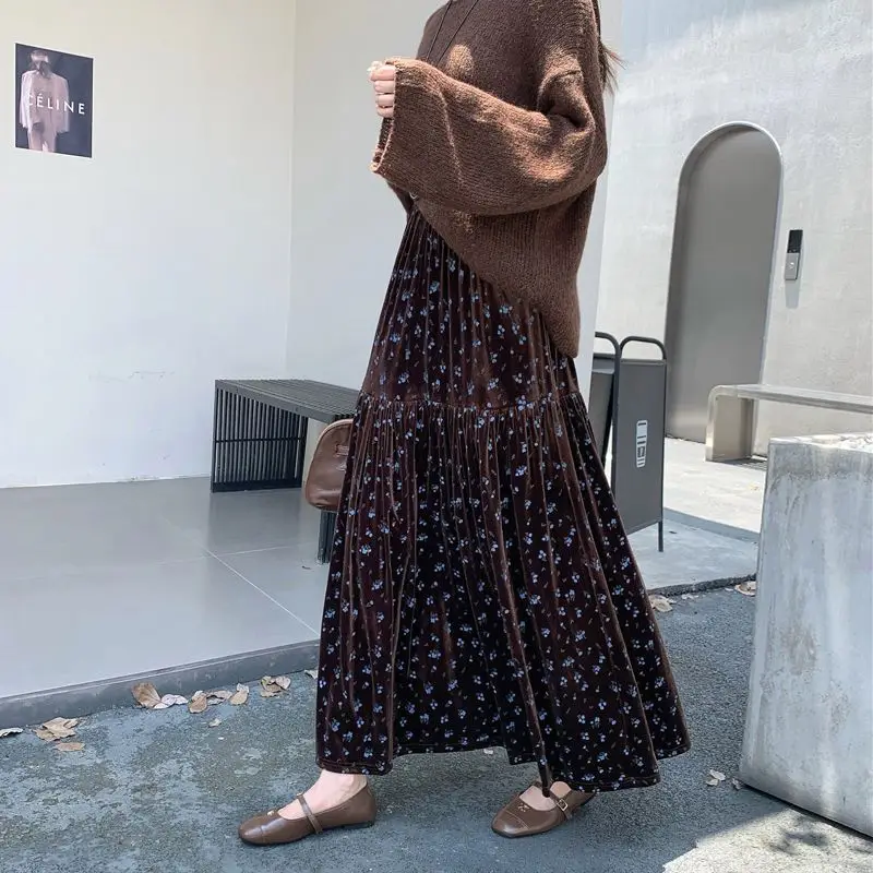 Retro Velvet Half Length Skirt Women'S Autumn/Winter Floral Design Elastic Waist Folded Medium Length Skirt