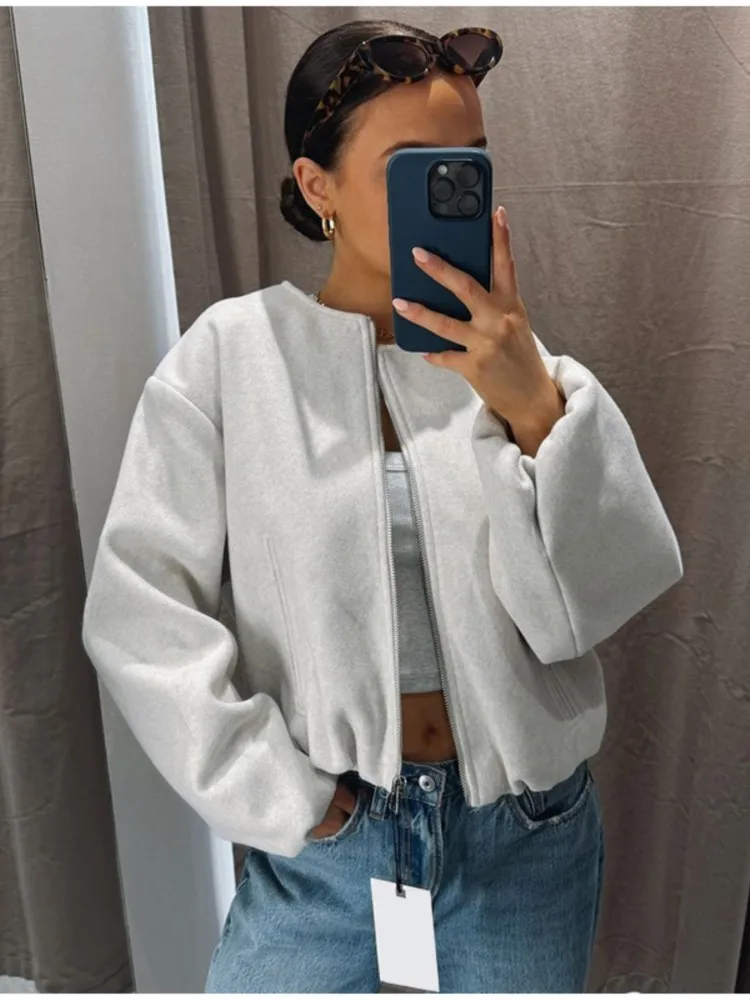 

Свободная повседневная куртка-бомбер для женщин, новинка 2023 года, осенняя мода, однотонное пальто на молнии с круглым вырезом и длинными рукавами, карманное пальто, женская уличная верхняя одежда