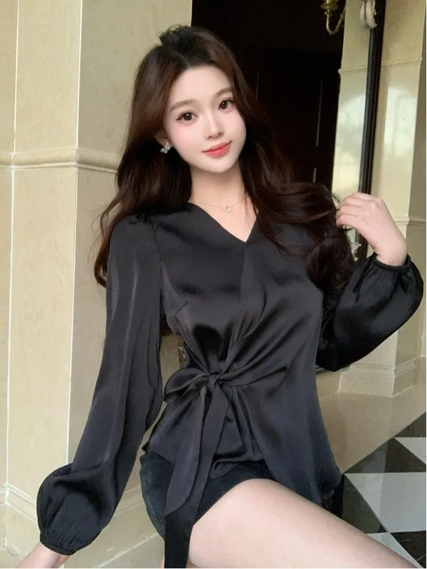 

Ele Bla Acetate Satin Long Sve V-Ne irt Women's plus Size Faionable Top with Belt Spring 2026 Early Collection