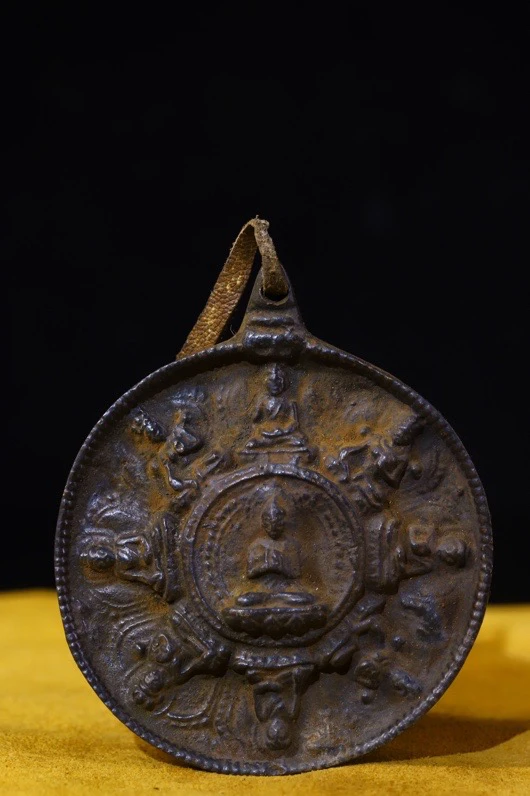 Natural wear Nepal Tibetan Rima Copper Mandala Nine Buddha pendants Pulp-covered old leather shell pendant