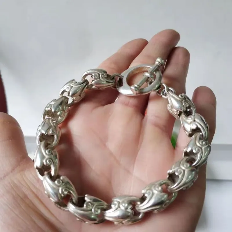

Tibetan silver simple and fashionable unisex personalized jewelry bracelet is an exquisite gift for family members
