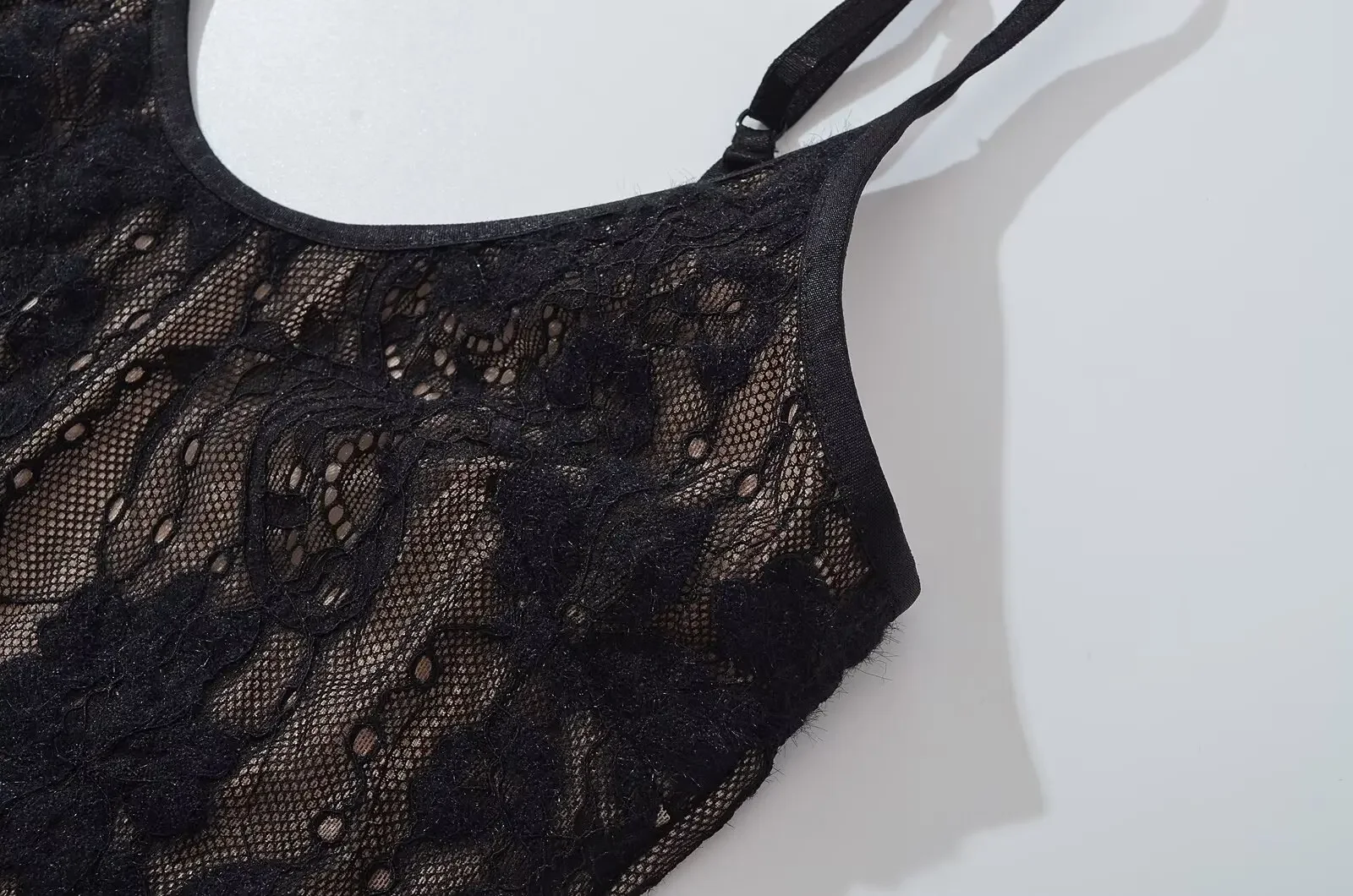 Sexy, durchsichtiger Spitzen-Bodysuit mit Futter, rückenfreier Spaghetti-Träger-Body, eng anliegender, kurzer Jumpsuit, figurbetonte Romper- und Playsuit-Modelle für Damen. – Detail 25