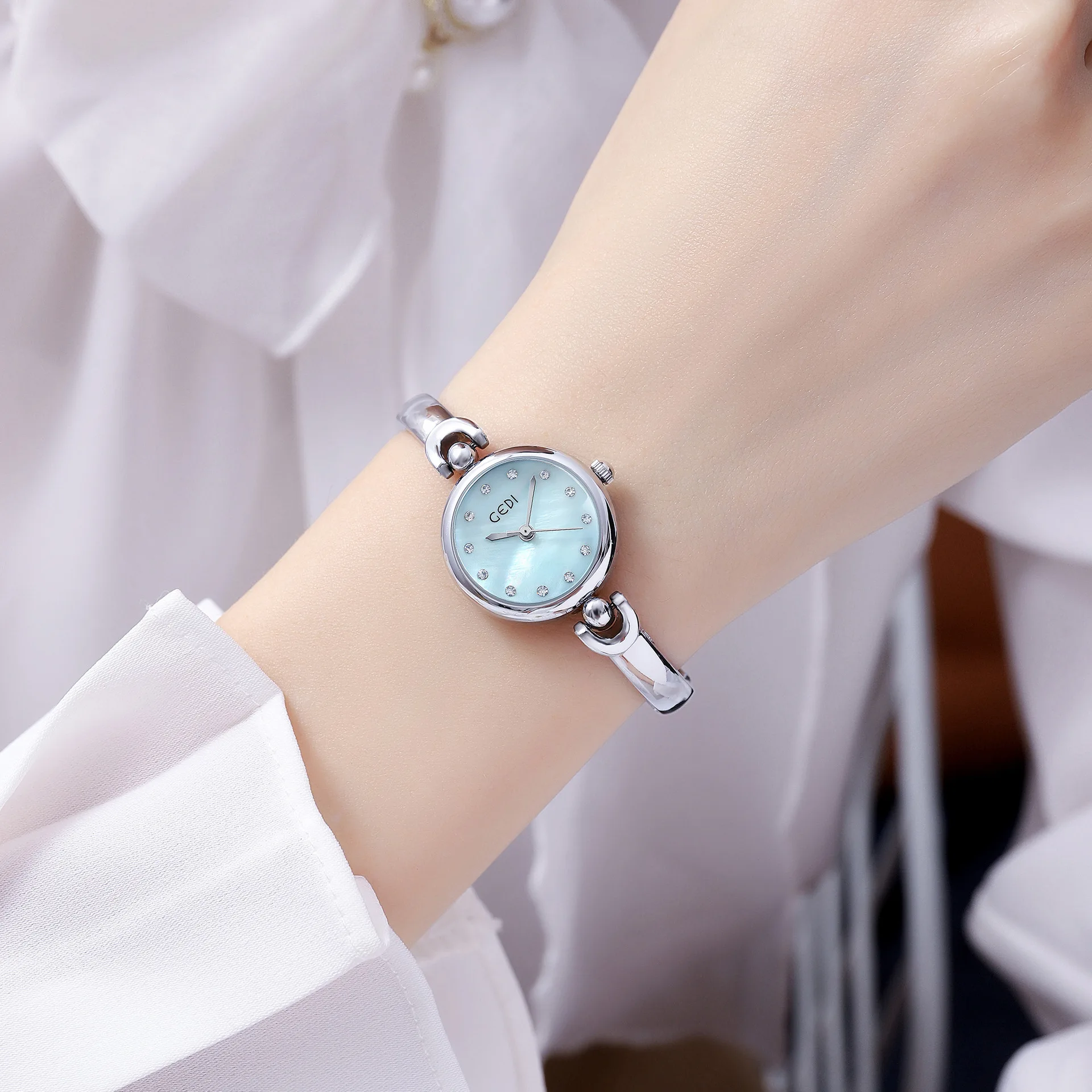 UTHAI W34 Women\'s Bracelet Watch Light Luxury Simple Exquisite Round Dial Waterproof Clock Lady Fashion Korean Quartz Watches