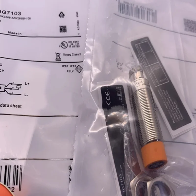 

4PCS New IG7103 IGK3008-ANKG/US-100 inductive sensor