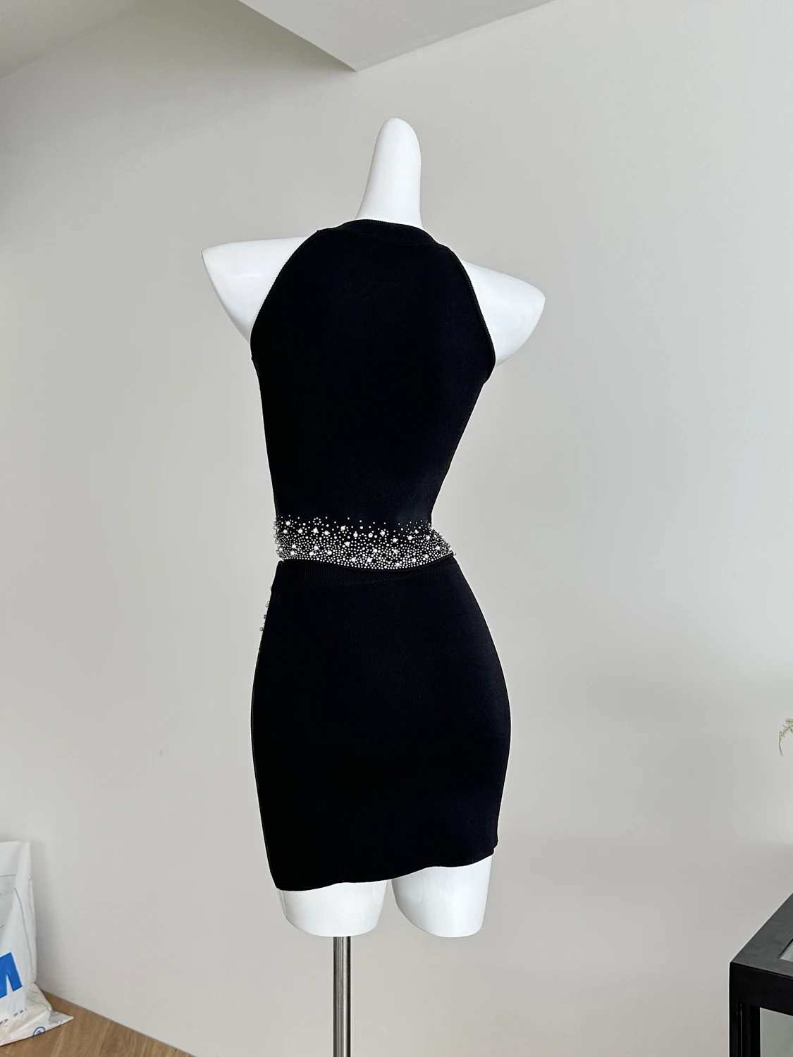 

Dol Summer 2025 New Heavy Bead Svel Knitted Pure Desire Vest Skirt Set Women's Faionable Two-Piece round Ne Suit