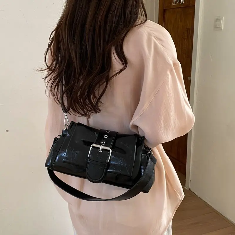 Niche Design Bag Women Korean Version Simple Versatile One Shoulder Messenger Package Light Luxury High-end Commuter Armpit Pack