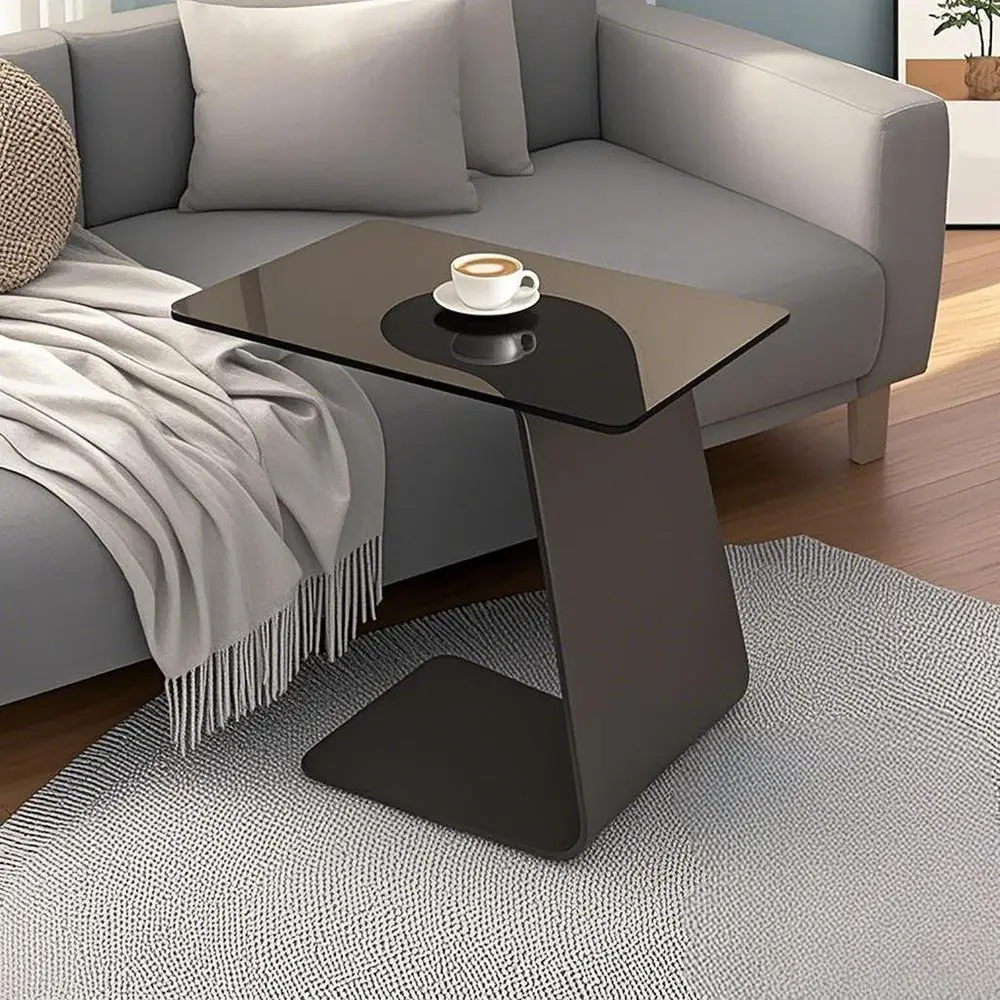 

Приставной столик с металлическим основанием C-образной формы и мраморной столешницей для гостиных и спален в небольших помещениях