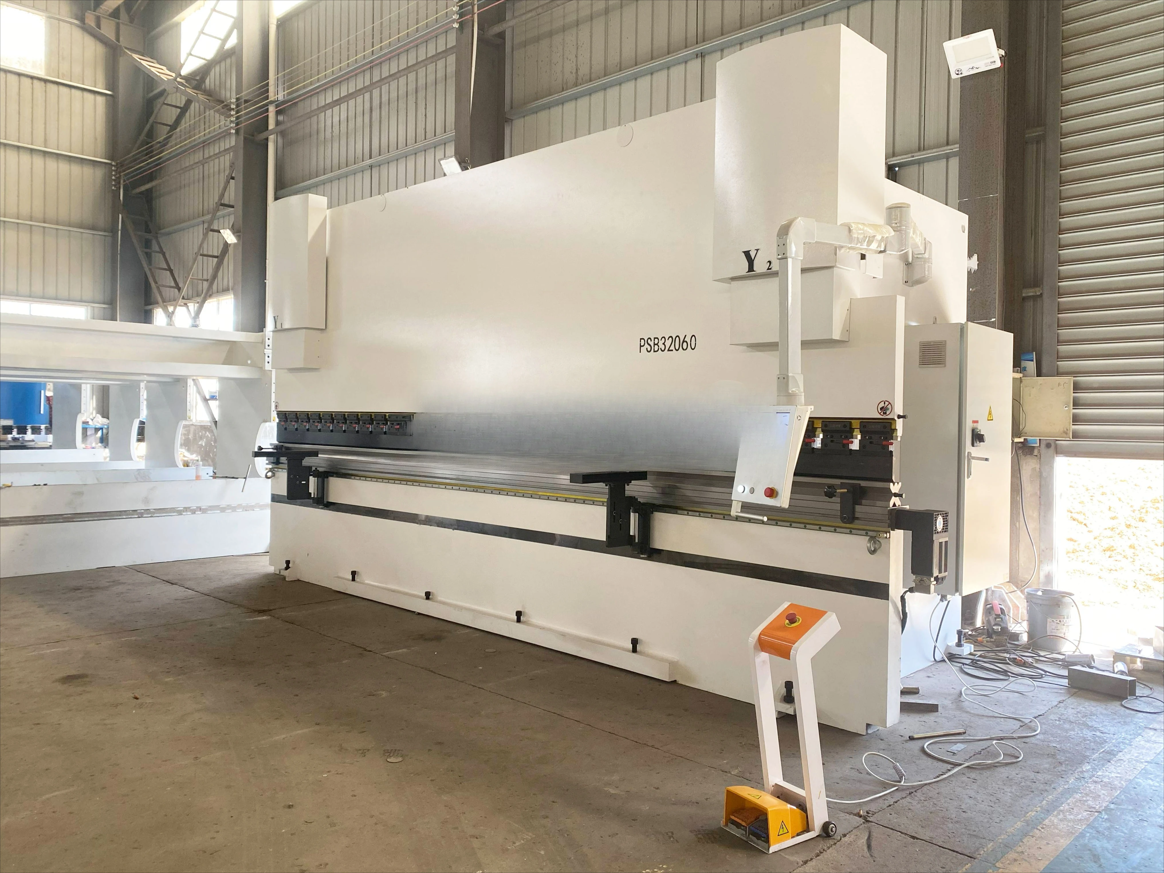 SANXIN Good Price Press Brake 100T 200T 300T Automatic Hydraulic Bending Machine for Aluminum Metal Processing