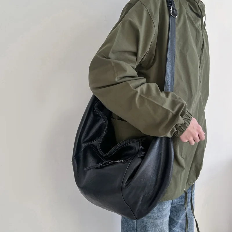 Men’s Dumpling-Shaped Crossbody Sling Bag Large-Capacity Motorcycle Riding Pack Single-Strap Shoulder Satchel Fitness Carryall