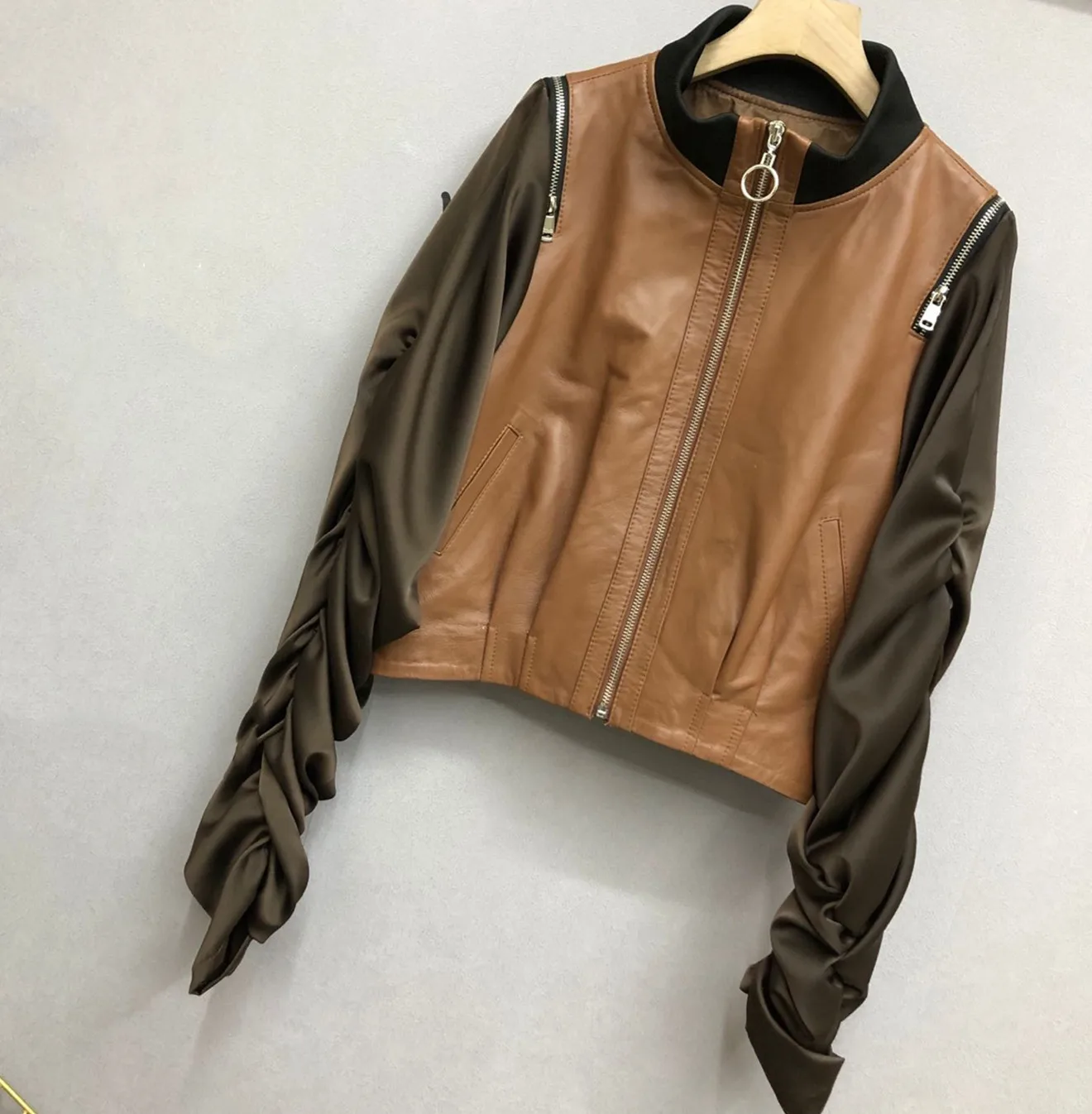 Genuine Real Leather Stand Collar Baseball Jacket Women Fashion Silk Pleated Sleeves Casual Short Sheepskin Jacket Female Y3074