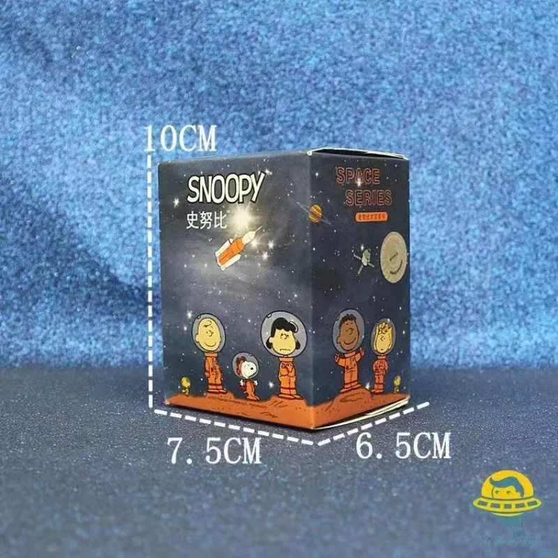 

Miniso, настоящая глухая коробка серии Snoopy Space, модные украшения для игрушечных фигурок, милые собаки, мальчики, подарки на день рождения, рождественские подарки