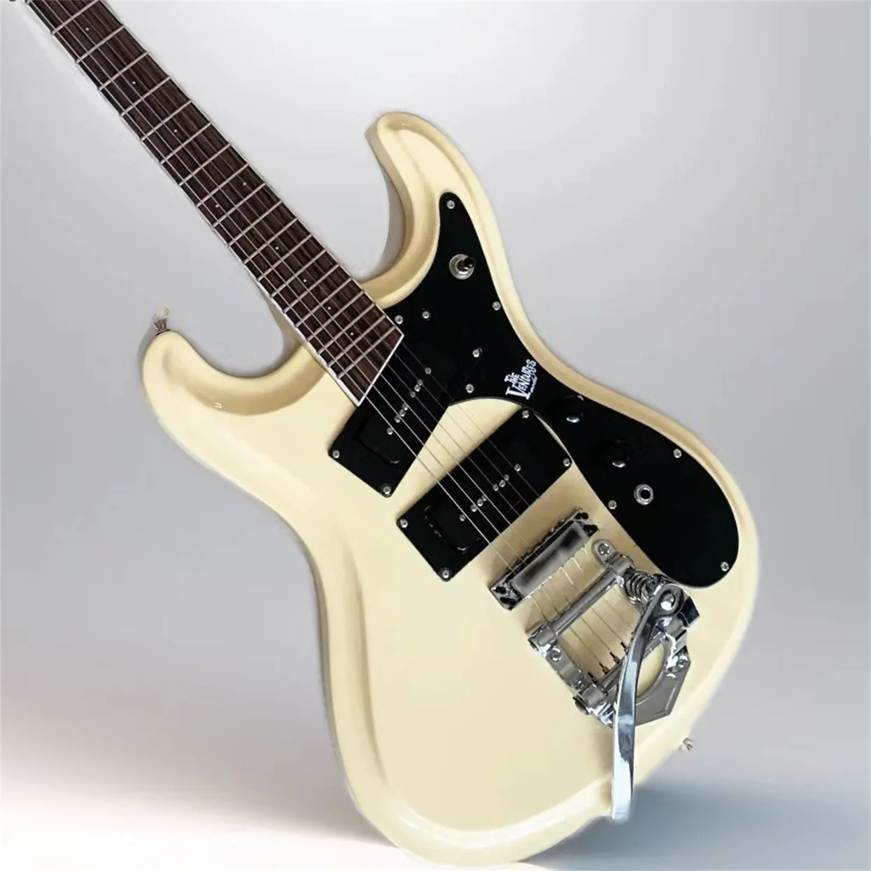 

Custom Made Mosrite The Ventures 1965 Model Pearl White Electric Guitar B500 Tremolo Birdge China Made Guitars