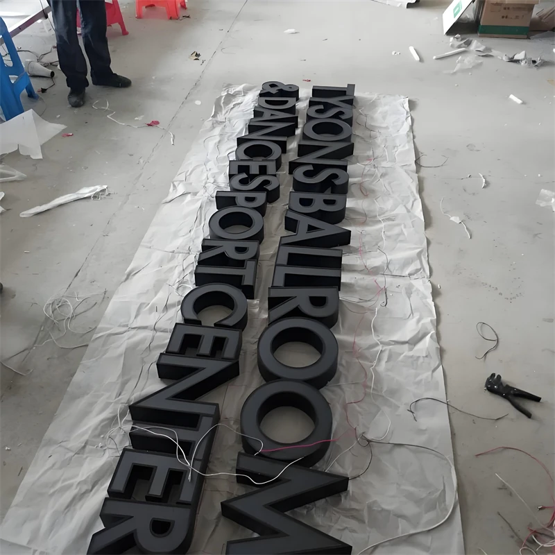 Factory Custom Made Outdoor Black/White Acrylic LED Shop Sign Exterior LED Channel Letters Company Logo Advertising Signboard