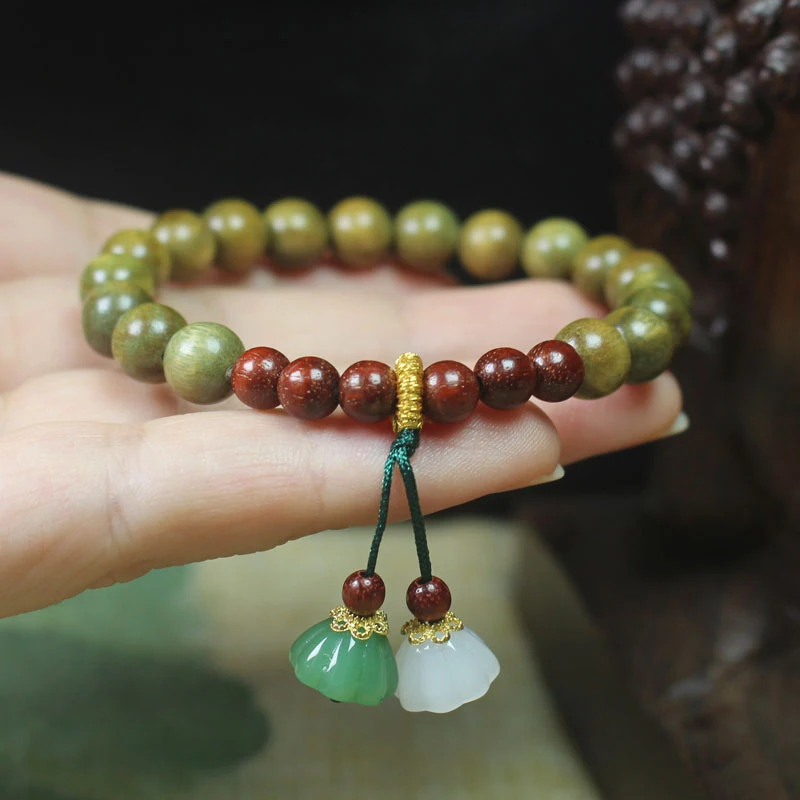 Green Sandalwood 8mm Bracelet with Lotus Pendant for Good Luck, Unisex Buddhist Prayer Beads
