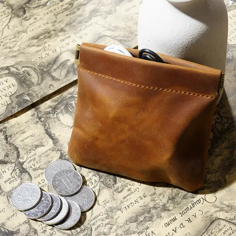 The top layer wild horse leather storage bag is convenient for carrying small leather wallets and change storage.