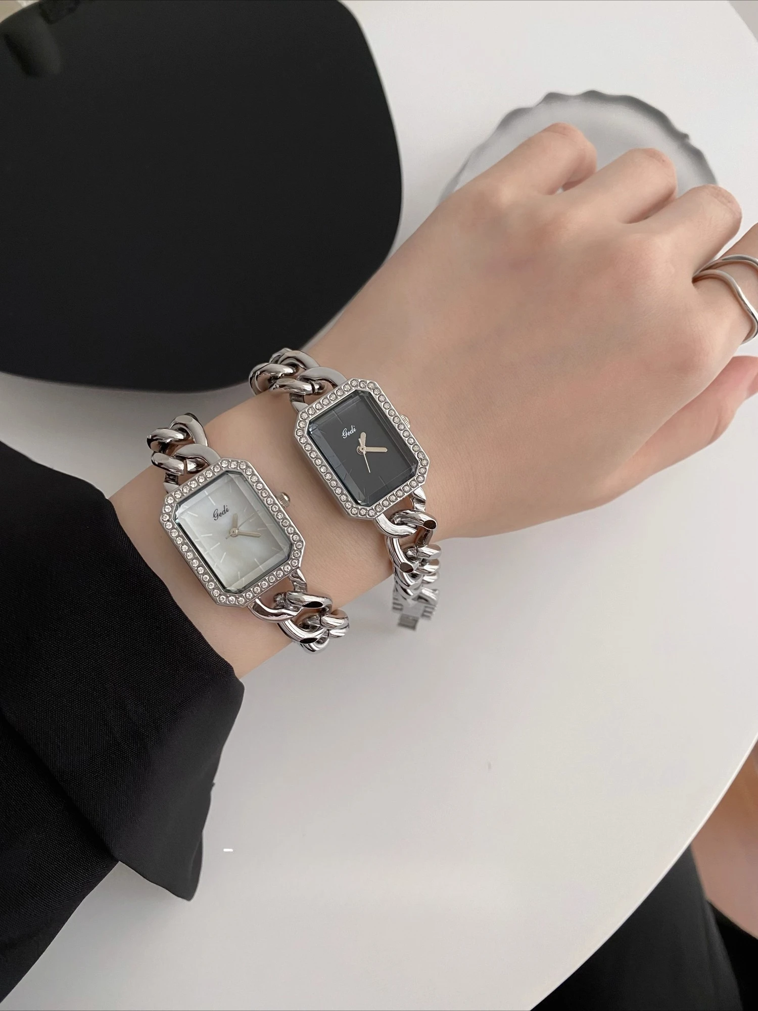 

Elegant women's wristwatch, rectangular bracelet style, sophisticated and stylish design, perfect as a gift for women.