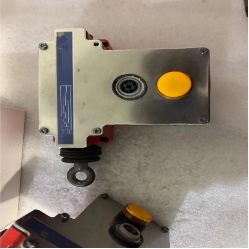 

Новый оригинальный модуль безопасности XCSE5311 XCSE7511 XCSE7312 XY2CE1A296