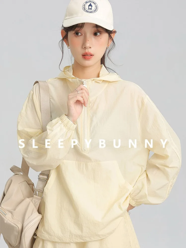 

Lightweight Casual Hooded Jacket Women Summer Sun Protection Windbreaker Loose Thin Outdoor Coat with Long Sleeve Zip Up Design