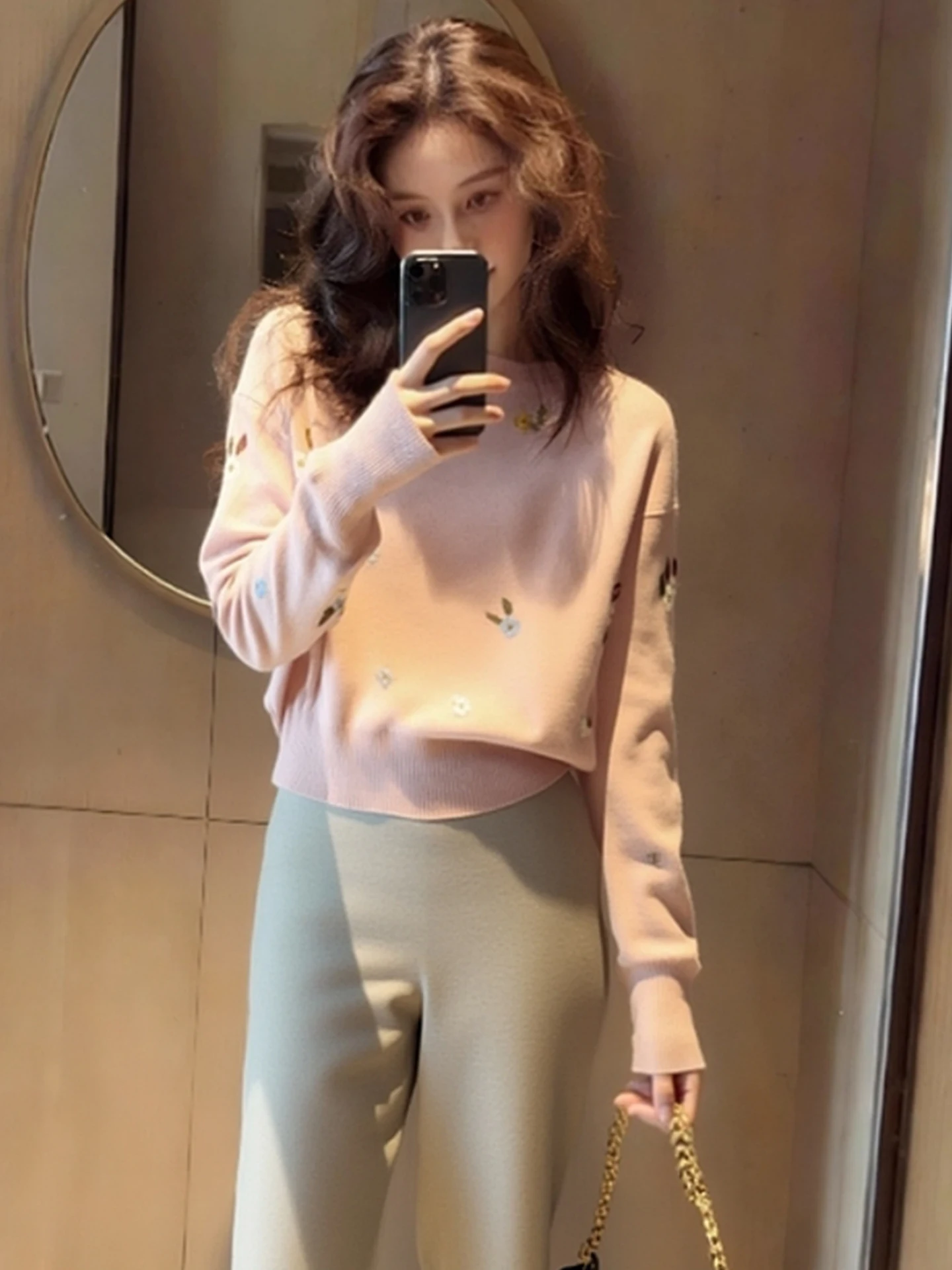 冬のファション、甘いロング丈のニットセーター、カメレオンカラー、刺繍デザイン、通勤、韓国風、ゆったりフィット