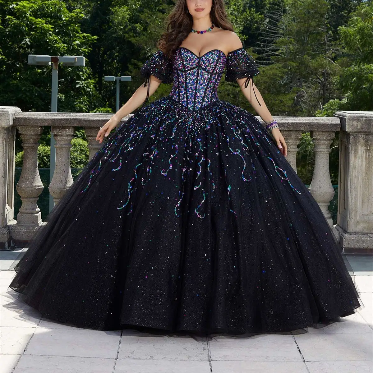 Quinceanera vestido bola Bandeau com mangas destacáveis queimado, lantejoulas azul-violeta, noivado clássico, preto