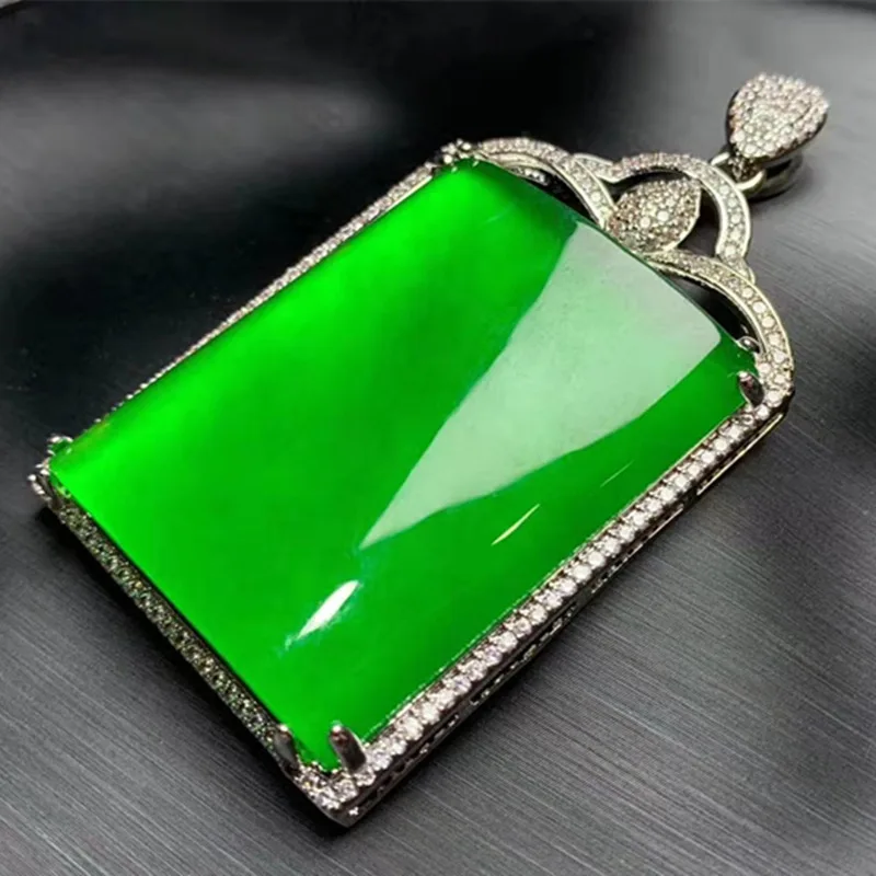 High-quality ice-clear imperial green 18k inlay with exquisite carving, loose stone size 40*32mm view 3