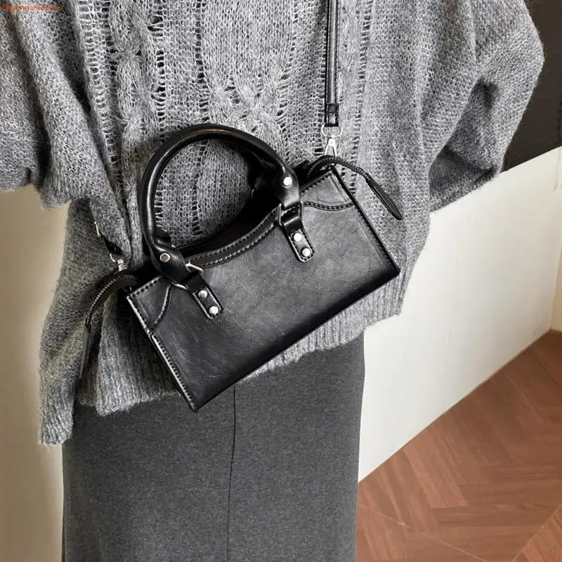 

Q5WE Stylish Women's Crossbody Bags Retro Shoulder Purse with Adjustable Strap PU Leather Handbag Satchel for Everyday Use