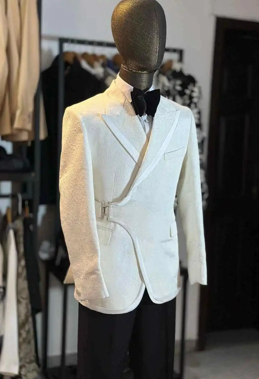 

Jacquard Jacket Black Solid Pant Peaked Lapel Men Suits With Buckle Party Groom Wedding Business Prom Casual Custom Blazers