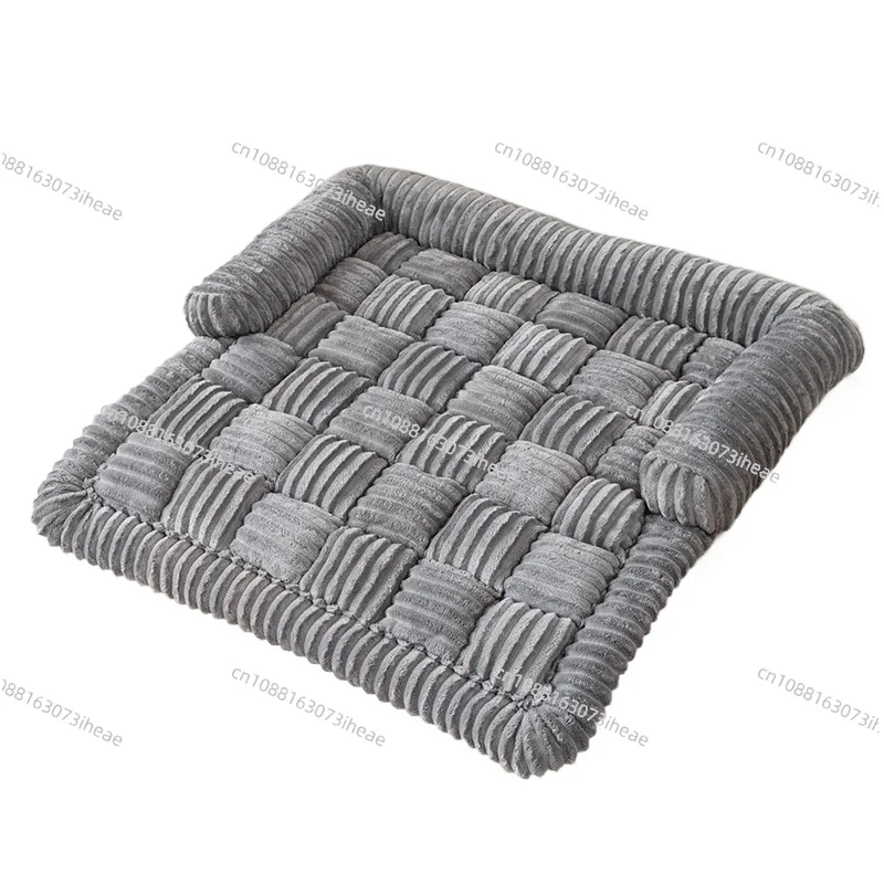 Ultra-soft thermal sleeping pad provides year-round comfort with extra warmth for dogs and cats during colder months